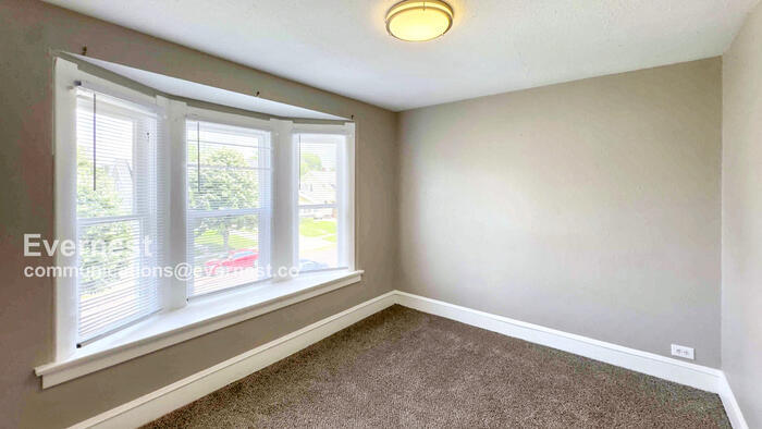 Building Photo - 714 Hampton Ave