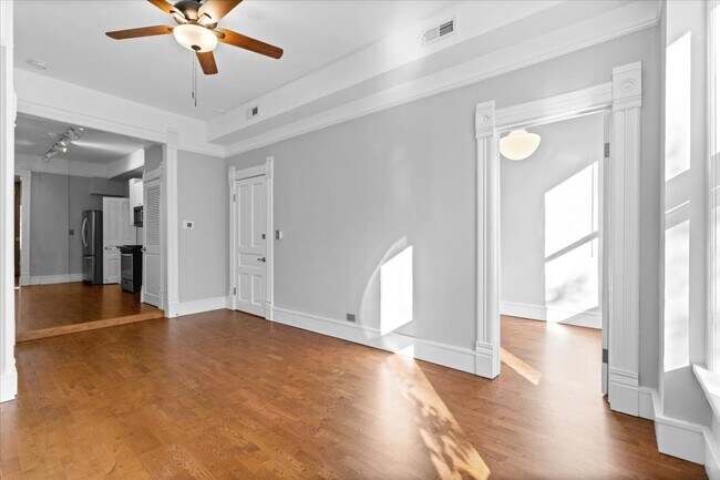 Building Photo - 1102 N Wolcott Ave