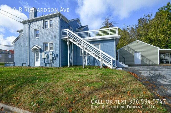 Building Photo - 409 Richardson Ave