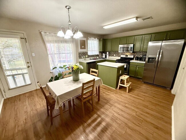 Building Photo - 3414 Flowstone Ln