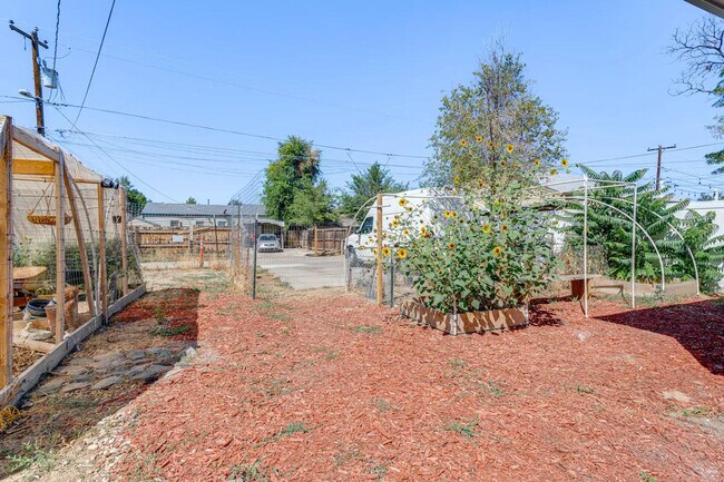 Building Photo - 1187 Emporia St