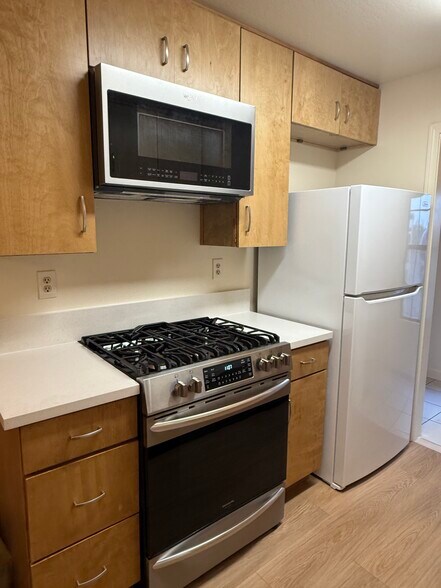 Building Photo - 12011 Rochester Ave