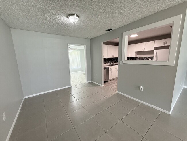 Building Photo - "Charming 3-Bed Oasis with 2 Full Baths in...