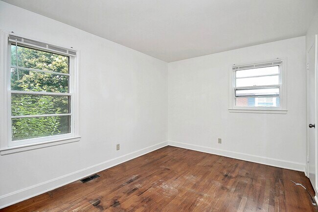 Building Photo - 4401 Ridgeley Dr