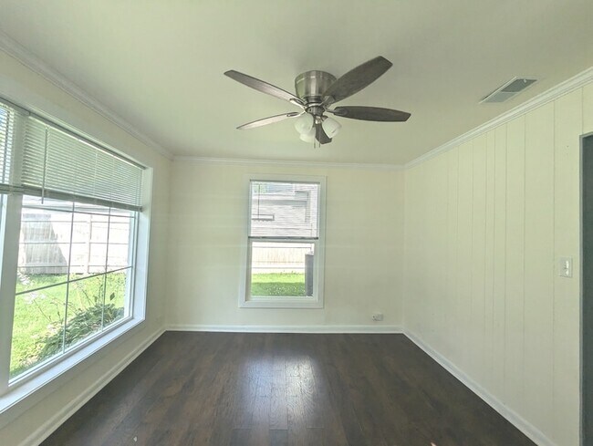 Building Photo - 2055 Magnolia Rd