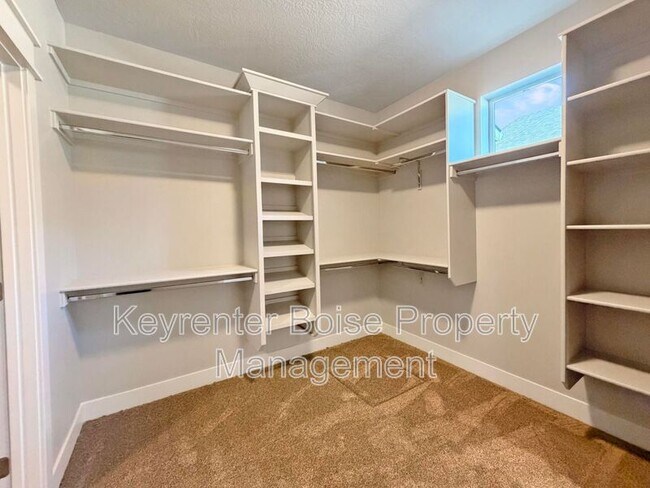 Building Photo - 4400 E Wedge St