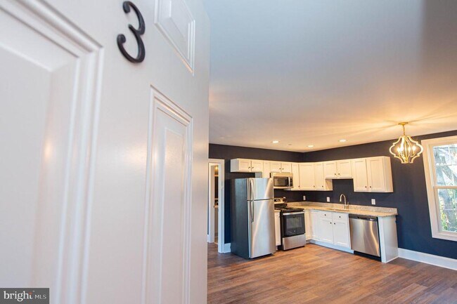 Building Photo - 106 Colonial Ct
