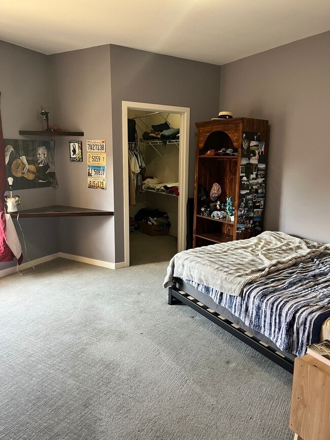 Building Photo - 1075 W Roosevelt Rd