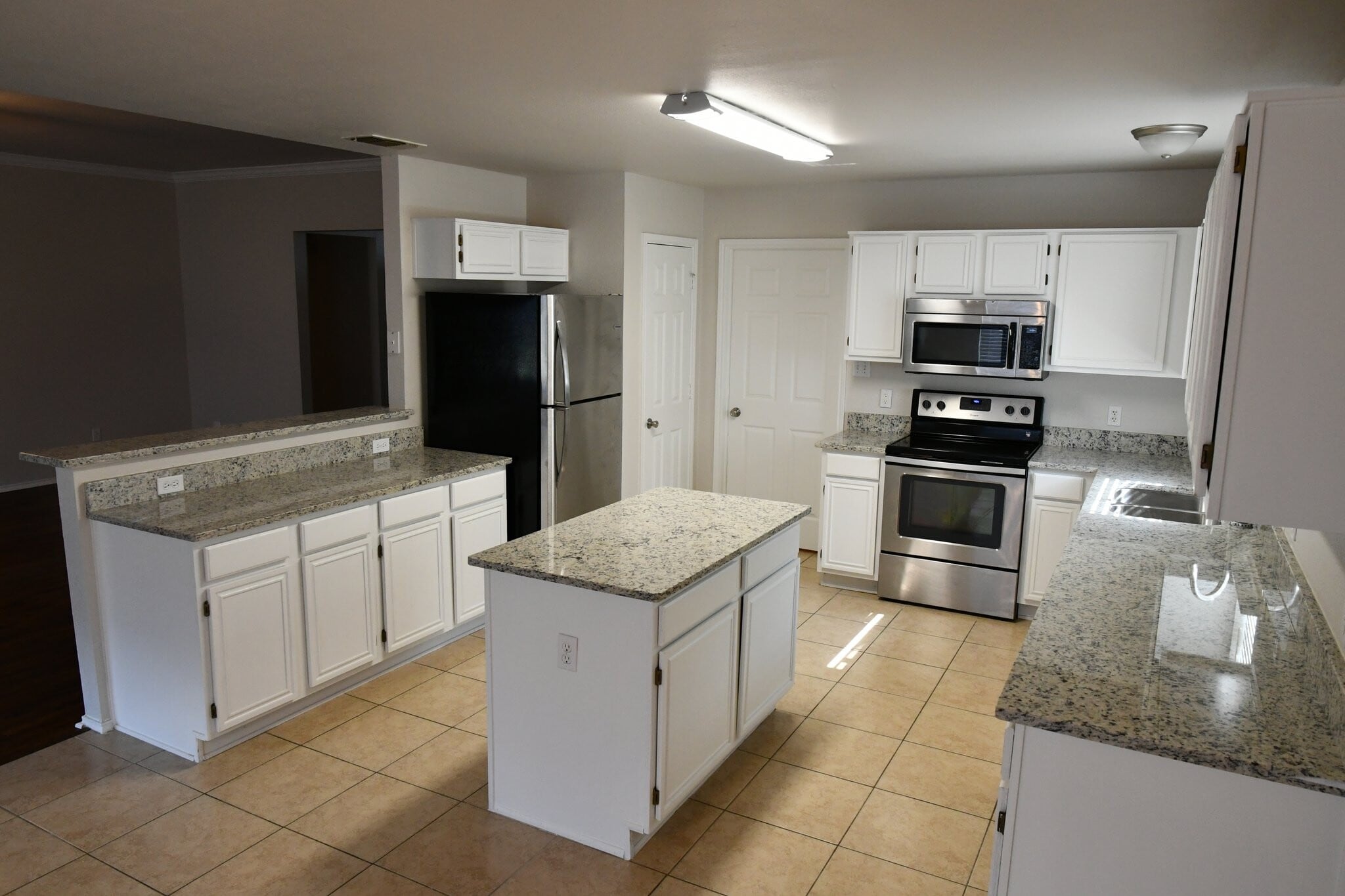 Building Photo - 2918 Hilton Head Dr