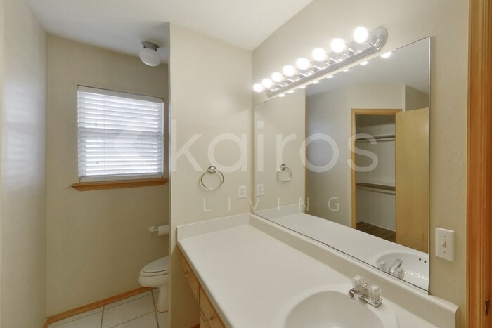 Building Photo - 1129 NE 8th St