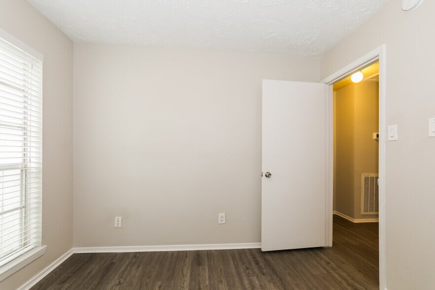 Building Photo - 7318 Sunlight Ln