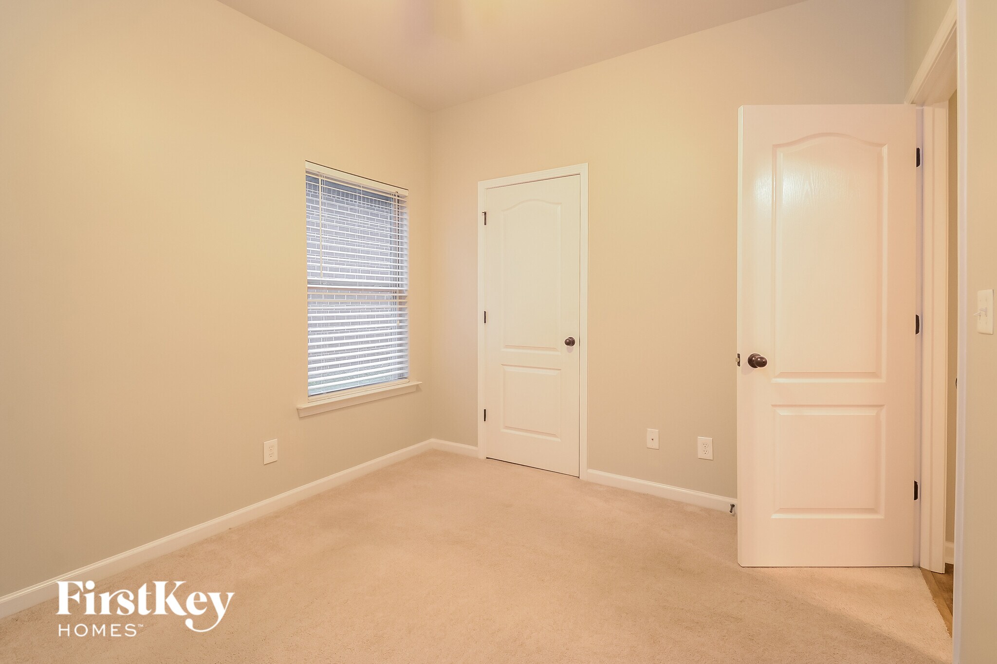 Building Photo - 1072 Pine Valley Dr