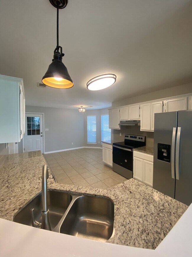 Building Photo - 1112 Panola Cir