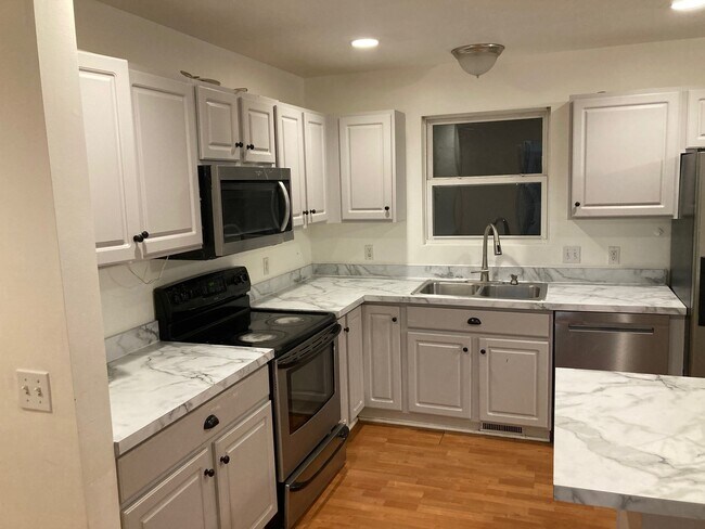 Building Photo - 4555 Cider Wood Dr NW