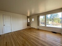 Building Photo - 3BR/1BA unit less than 3 mi from LANL and downtown! (4477 Yucca Unit B)