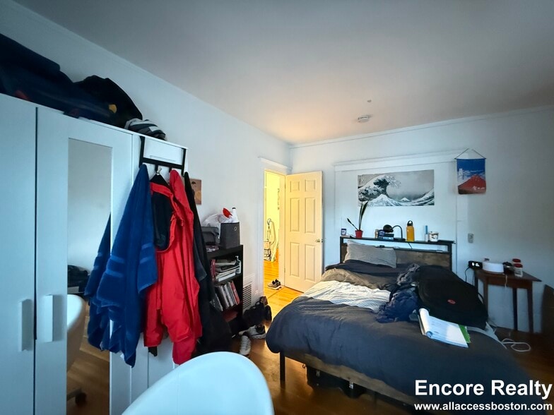 Building Photo - 39 Turner St