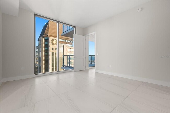 Building Photo - 275 1st Ave S