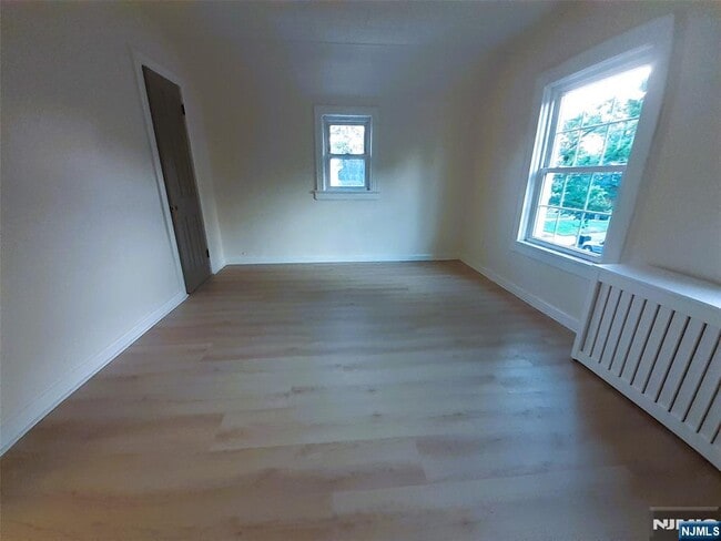 Building Photo - 213 Elm Ave