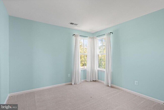 Building Photo - 3175 Fledgling Cir