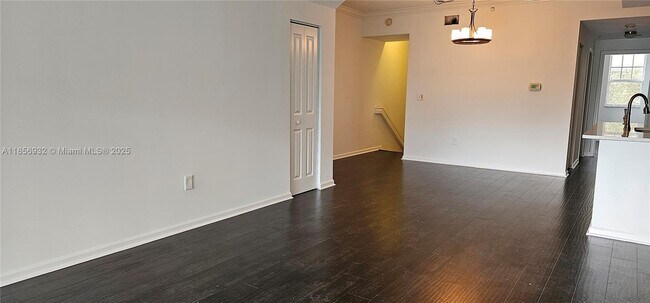 Building Photo - 5800 W Sample Rd