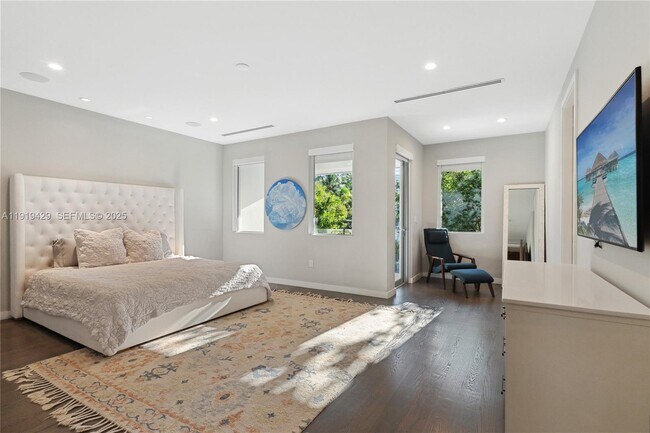 Building Photo - 3075 Blaine St