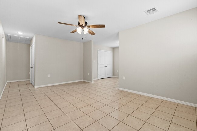 Building Photo - 119 S Bend Ct