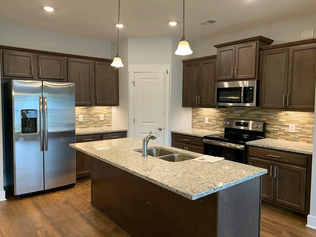 Building Photo - 2043 Orangery Dr