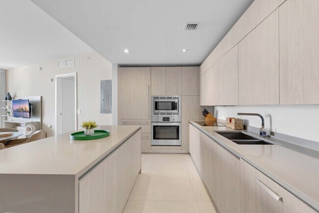 Building Photo - 4111 S Ocean Dr