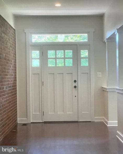 Building Photo - 10512 Norman Ave