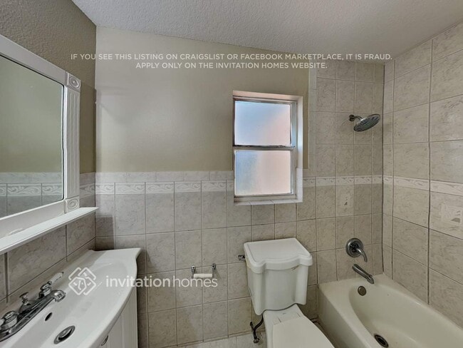 Building Photo - 3907 Kiawa Dr