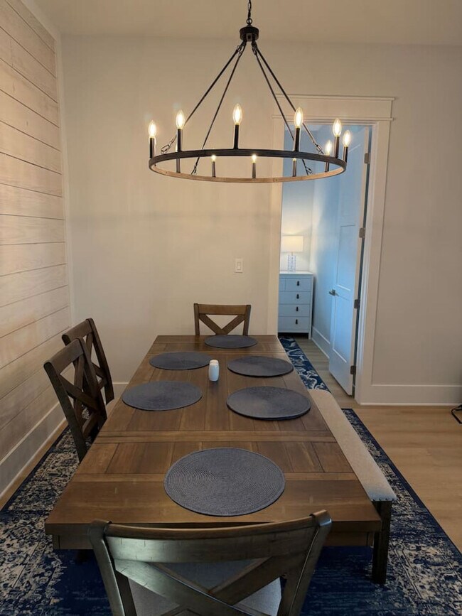 Building Photo - 867 Bowers Ln