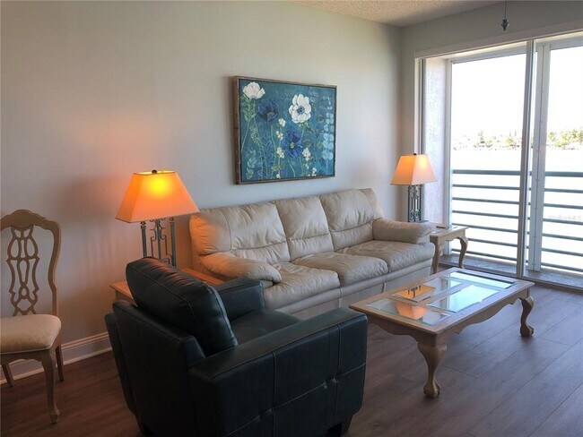 Building Photo - 8000 Sailboat Key Blvd S