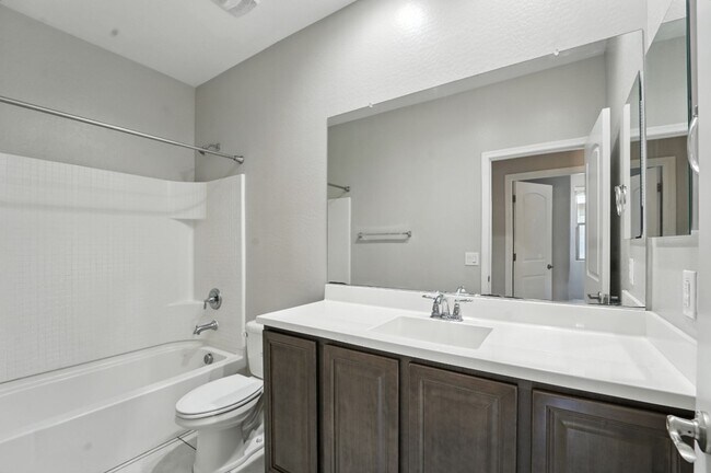 Building Photo - Welcome to this stunning 3-bedroom, 2-bath...