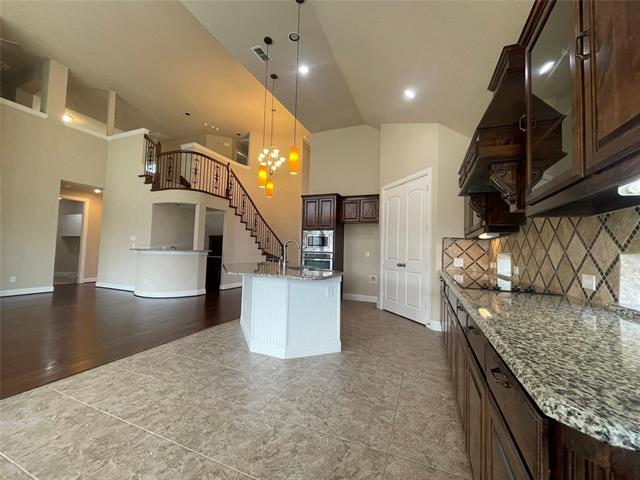Building Photo - 8705 Verona Dr