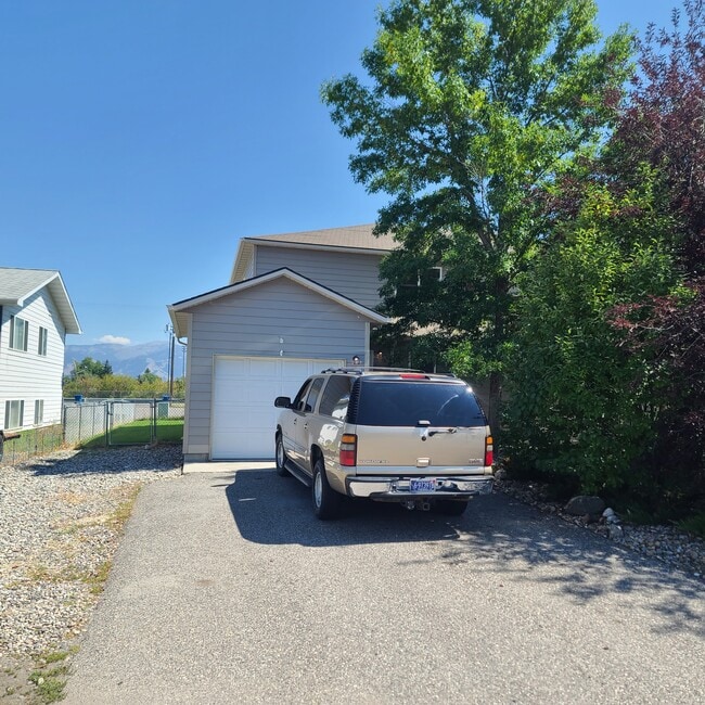 Building Photo - 214 Quinella St