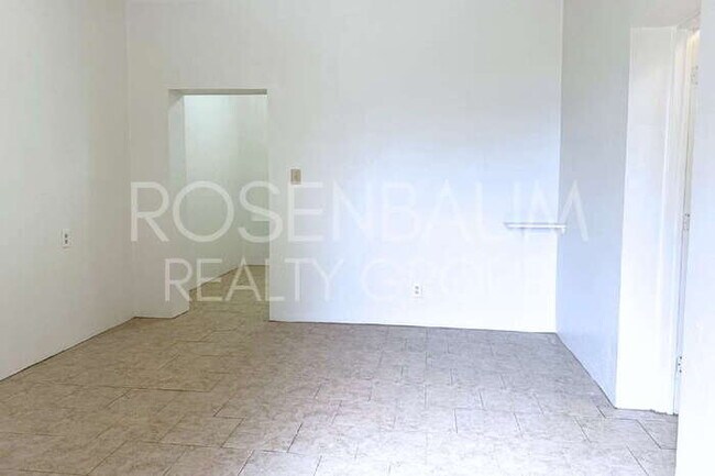 Building Photo - Cozy studio apartment in the heart of Tucson!