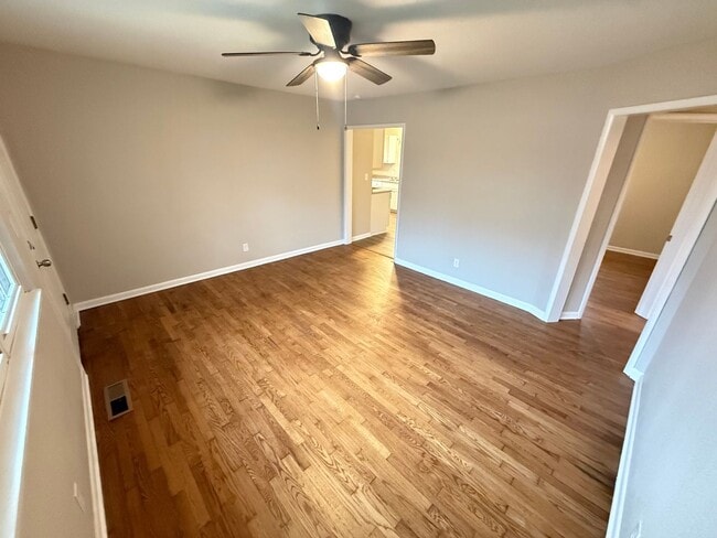 Building Photo - 3 Bed 1 Bath Springfield, MO