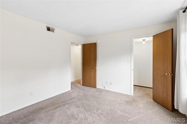 Building Photo - 2434 Fowler Ave