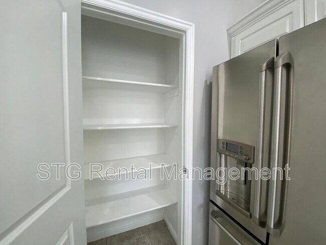 Building Photo - 290 W Buena Vista