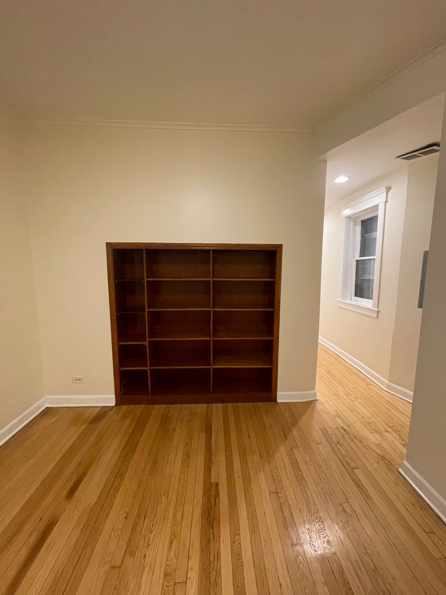 Building Photo - 5120 N Kenmore Ave