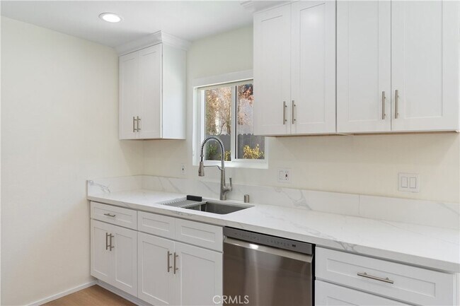 Building Photo - 2049 Tustin Ave