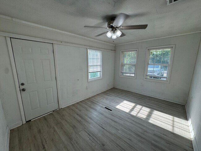 Building Photo - Beautiful 4 Bedroom Home in North Shreveport