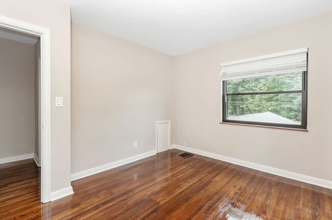 Building Photo - 640 Blenheim Rd