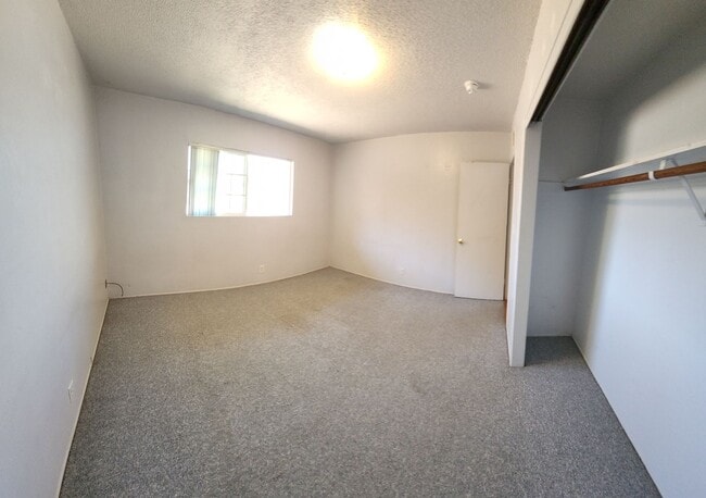 Building Photo - 4 bed 3 baths!  House ideally located close to campus, shopping, Bishop Peak