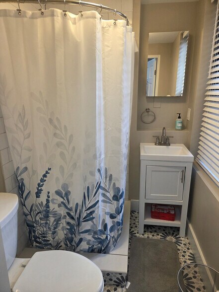 Building Photo - 414 Cambridge St