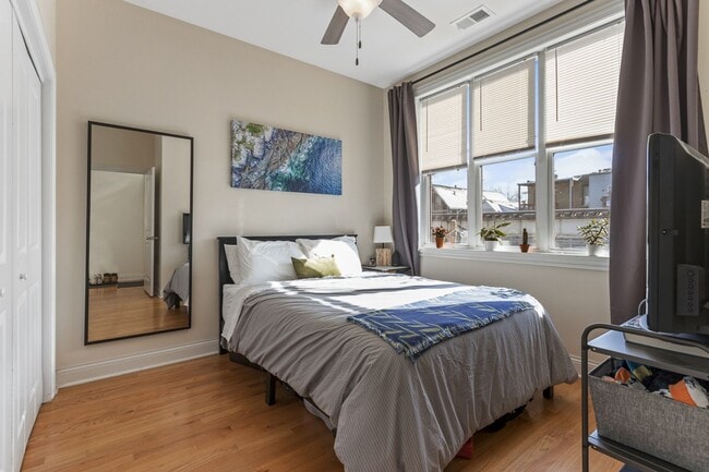 Building Photo - 1039 W Newport Ave