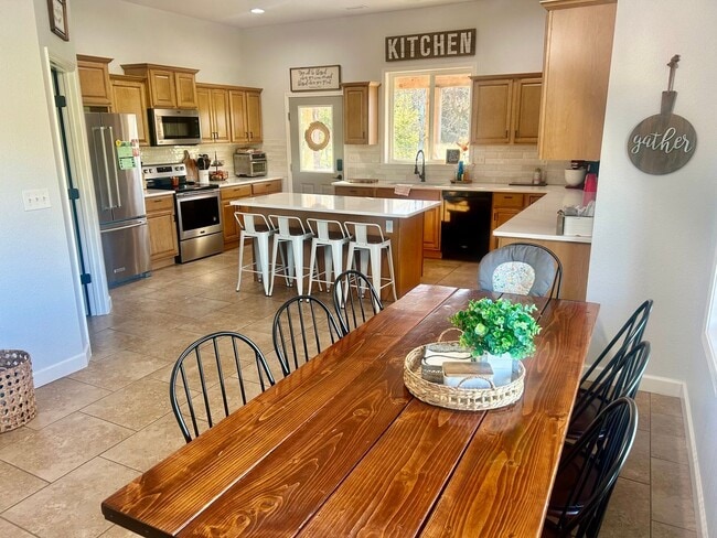 Building Photo - Country Home in Eldon, MO