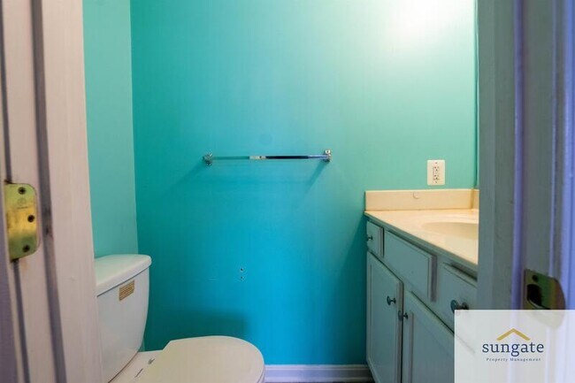 Building Photo - 123 Center St