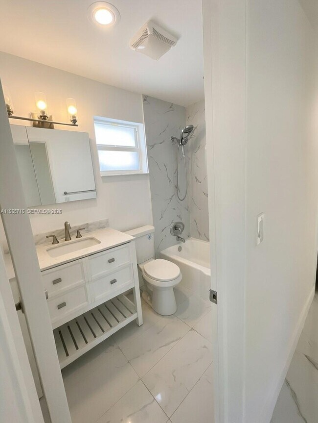 Building Photo - 2308 NW 3rd Ave