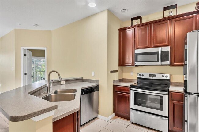 Building Photo - 3821 Parkridge Cir